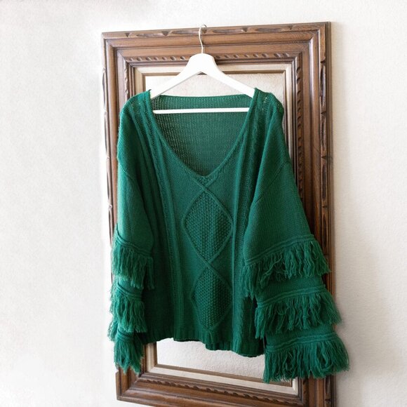 BOUTIQUE CABLE KNIT FRINGE TASSEL BELL SLEEVE OVERSIZED VNECK GREEN SWEATER SZ M - Picture 1 of 8